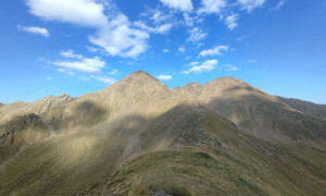 beim Sommerwand-Köpfl, Blick zum Gölbner und Gumriaul