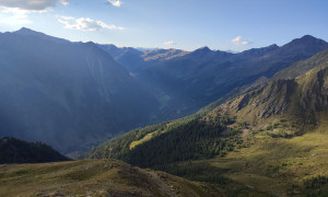 beim Sommerwand-Köpfl, Blick zur Hochgrabe, Hochalmspitze und Regenstein