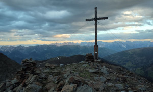 Gipfelsieg, Blick zu den Sextner Dolomiten Gipfelsieg, Blick zu den Sextner Dolomiten