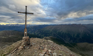 Gipfelsieg, Blick nach Außervillgraten Gipfelsieg, Blick nach Außervillgraten