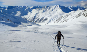 Skitour Kreuzspitze - Aufstieg, Blick zum Pfannhorn, Gaishörndl und Kärlsspitze