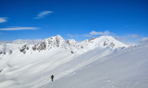 Skitour Kreuzspitze - Schlussaufstieg, Blick zur Auholde und Rotlahner
