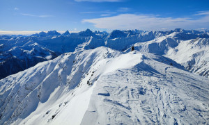 Skitour Kreuzspitze - Gipfelsieg, Blick zu den Dolomiten