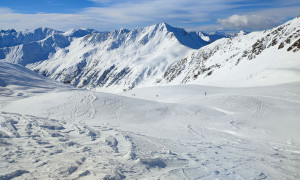 Skitour Kreuzspitze - Abfahrt, Blick zur Kärlsspitze