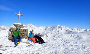 Skitour Gabesitten - Gipfelsieg, Blick zur Hochgrabe, Hohes Haus im Hintergrund Großglockner
