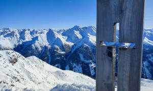 Bilder Skitour Hohes Haus - Gipfelsieg, mit Arnhörner, Rappler, Gölbner und Gumriaul Bilder Skitour Hohes Haus - Gipfelsieg, mit Arnhörner, Rappler, Gölbner und Gumriaul