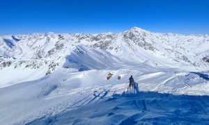 Bilder Skitour Hohes Haus - Gipfelsieg mit Blick zur Hochgrabe Bilder Skitour Hohes Haus - Gipfelsieg mit Blick zur Hochgrabe