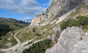 Klettersteig Col dei Bos, Lagazuoi - Zustieg, Rückblick Ruinen Klettersteig Col dei Bos, Lagazuoi - Zustieg, Rückblick Ruinen