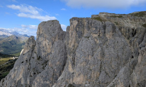 Klettersteig Col dei Bos, Lagazuoi - im Klettersteig, Blick zu den Falzarego-Türmen Klettersteig Col dei Bos, Lagazuoi - im Klettersteig, Blick zu den Falzarego-Türmen