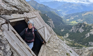 Klettersteig Col dei Bos, Lagazuoi - Abstieg im Tunnel Klettersteig Col dei Bos, Lagazuoi - Abstieg im Tunnel