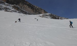 Skitour Hochebenkofel - Aufstieg, Rückblick Schwabenalpenkopf und Zinnen 