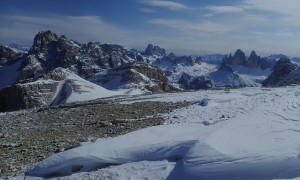 Skitour Hochebenkofel - Gipfelsieg, mit Blick zur Dreischusterspitze, Zwölferkofel und Zinnen