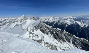 Skitour Magerstein - Gipfelsieg mit Blick zum Hoch- und Wildgall