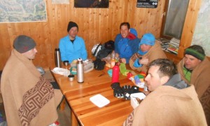 Skihochtour Schwarzenstein - Auftauen in der Schutzhütte