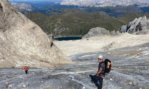 Hochtour Marmolata - Abstieg über den aperen Gletscher Hochtour Marmolata - Abstieg über den aperen Gletscher