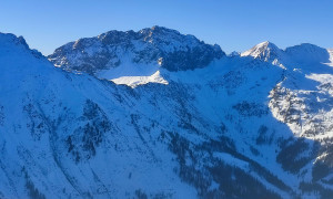 Skitour Spitzköfele - am Gipfelgrat mit Blick zur Porze Skitour Spitzköfele - am Gipfelgrat mit Blick zur Porze