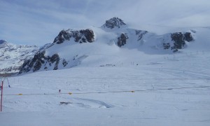 Skihochtour Breithorn - Bergstation Plateau Rosa mit Blick zum Kleinmatterhorn Skihochtour Breithorn - Bergstation Plateau Rosa mit Blick zum Kleinmatterhorn