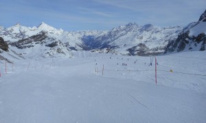 Skihochtour Breithorn - Bergstation Plateau Rosa Blick Richtung Abfahrt Trockener Steg Skihochtour Breithorn - Bergstation Plateau Rosa Blick Richtung Abfahrt Trockener Steg