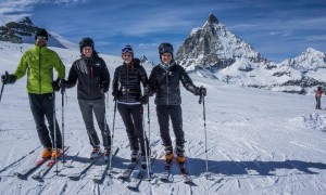Skihochtour Breithorn - beim Skifahren Blick zum Matterhorn Skihochtour Breithorn - beim Skifahren Blick zum Matterhorn