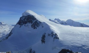 Skihochtour Breithorn - Aussichtsplattform Kleinmatterhorn mit Blick zum Breithorn Skihochtour Breithorn - Aussichtsplattform Kleinmatterhorn mit Blick zum Breithorn