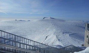 Skihochtour Breithorn - Aussichtsplattform Kleinmatterhorn mit Blick zum Breithornplateau Skihochtour Breithorn - Aussichtsplattform Kleinmatterhorn mit Blick zum Breithornplateau
