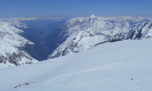 Skitour Zuckerhütl - Blick ins Stubaital und zum Habicht