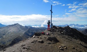 Bergtour Degenhorn - Gipfelsieg, im Hintergrund Hochgrabe