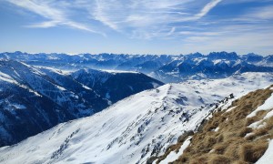 Skitour Hohes Haus - Gipfelsieg, Blick zum Karnischen Kamm und Dolomiten