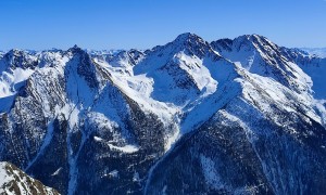 Skitour Hohes Haus - Gipfelsieg, Blick zum Rappler, Gölbner und Gumriaul