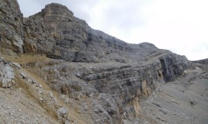Bergtour Conturines, Lavarella - Rückblick Abstieg über Felsband vom Lavarella Ostgipfel