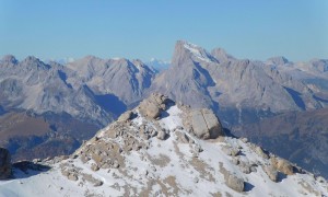 Bergtour Monte Pelmo - über Pelmetto hinweg zur Marmolata, links davon im Hintergrund die Königsspitze