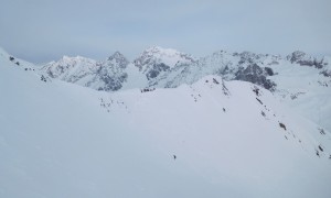 Skitour Hinterbergkofel - Blick zur Scharte, im Hintergrund die Schwarze Scharte zwischen Wild- und Hochgall