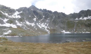 Bergtour Seespitze - beim Oberseitsee mit Gipfelblick