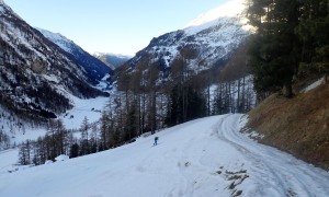 Skitour Dreieckspitze - Aufstieg, Blick talauswärts Reintal