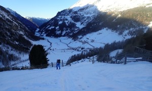 Skitour Dreieckspitze - Aufstieg, Blick nach Rein in Taufers