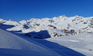 Skitour Hocheiser - Blick zum Tauernmoossee, im Hintergrund die Rudolfshütte