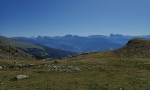 Bergtour Latzfonser Kreuz - Blick zur Geislergruppe, Sellastock, Langkofelgruppe und Rosengarten