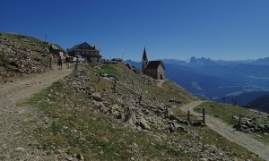 Bergtour Latzfonser Kreuz - Abstieg bei der Wahlfahrtskirche