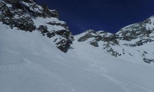Skihochtour Burgwartscharte - steile Abfahrt von der Scharte in das Leitertal