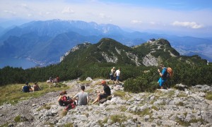 Bergtour Traunstein - Gipfelsieg, Blick zur Gmunder Hütte & Traunsteinhaus