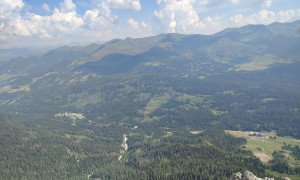 Klettersteig Arzalpenturm - Gipfelsieg Arzalpenkopf, Blick zum Caravan Park und Kreuzbergsattel Klettersteig Arzalpenturm - Gipfelsieg Arzalpenkopf, Blick zum Caravan Park und Kreuzbergsattel