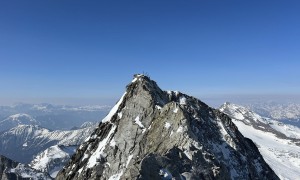 Skihochtour Hochgall - Gipfelsieg, Blick zum Hauptgipfel, rechts Schneebiger Nock