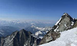 Skihochtour Hochgall - Gipfelsieg, Blick zum Hauptgipfel und Wildgall