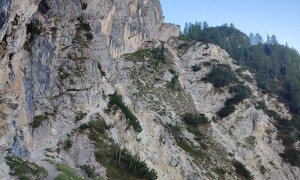 Bergtour Herrstein - Aufstieg entlang der Felswände