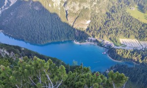Bergtour Herrstein - beim Großen Apostel, Tiefblick zum Pragser Wildsee