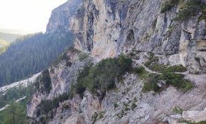 Bergtour Herrstein - Abstieg entlang der Felswand