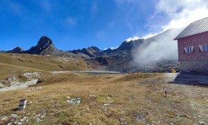 Bergtour Finsterkarspitze - bei der Reichenbergerhütte mit Gösleswand und Gipfelblick
