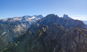 Klettersteig Donnerkogel - Gipfelsieg, mit Blick zum Dachstein und Bischofsmütze