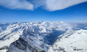 Skihochtour Großer Ankogel - Gipfelsieg mit Blick zum Glockner und Wiesbachhorn