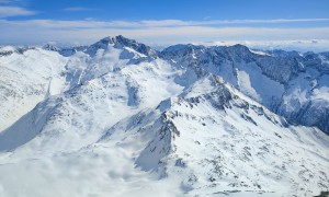 Skihochtour Großer Ankogel - Gipfelsieg, Blick zur Hochalmspitze und Säuleck